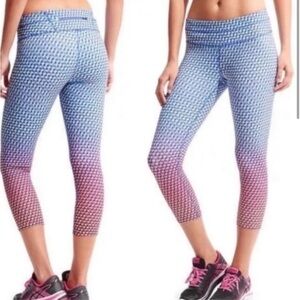 Athleta Vivid Sonar Geometric Printed Capri Leggings